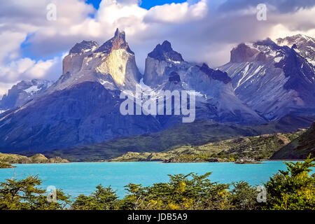 De superbes sommets Cuernos del Paine en Patagonie, sud du Chili Banque D'Images