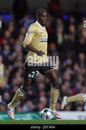 MOMO SISSOKO JUVENTUS FC STAMFORD BRIDGE Londres Angleterre 25 Février 2009 Banque D'Images