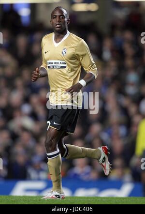 MOMO SISSOKO JUVENTUS FC STAMFORD BRIDGE Londres Angleterre 25 Février 2009 Banque D'Images