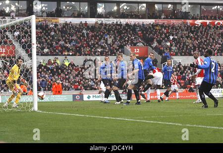 RYAN SHAWCROSS STOKE SCORES V MIDDLESBROUGH STADE BRITANNIA STOKE ANGLETERRE 21 Mars 2009 Banque D'Images