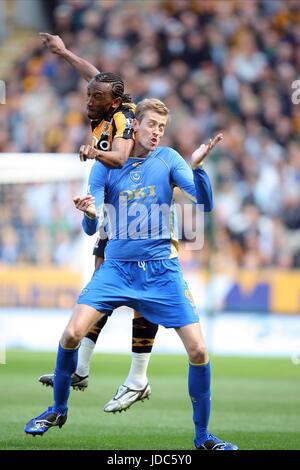 KAMIL ZAYATTE & PETER CROUCH HULL CITY V PORTSMOUTH KC Stadium HULL ANGLETERRE 04 Avril 2009 Banque D'Images