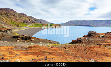 Lac géothermique en Islande, le lac Kleifarvatn, péninsule de Reykjanes. Banque D'Images