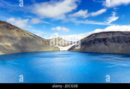 Le cratère Hnausapollur Lake est situé dans la réserve naturelle de Fjallabak au nord-est de landmannalaugar. Le lac Hnausapollur (aussi connu comme Bláhy Banque D'Images