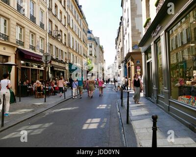 Juin Dimanche dans le Marais, Le Marais, 2017. Paris, France. Banque D'Images