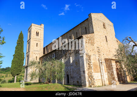 L'abbaye de Sant'Antimo, Italien : Abbaye de Sant'Antimo, est un ancien monastère bénédictin de la commune de Montalcino, Toscane, Italie centrale. Banque D'Images