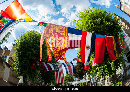 Drapeaux internationaux y compris de la région Veneto Italie Banque D'Images