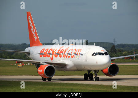 L''aéroport de Stansted, Essex - 10 juin 2017, Easyjet, Airbus A320, G-EZWB Banque D'Images