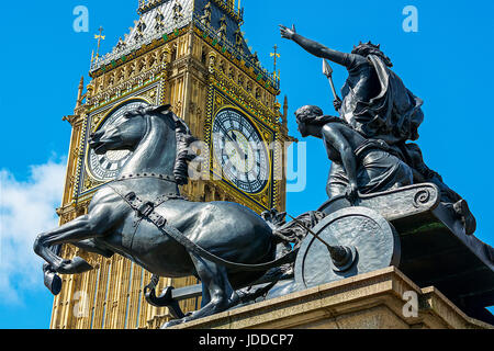 Statue Boadicea et Big Ben Banque D'Images