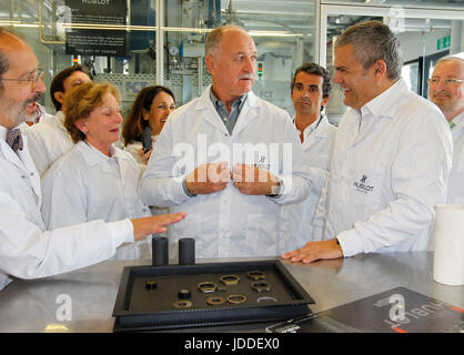 Nyon, Suisse. 12 mai, 2014. Nyon, Suisse - 12 mai 2014 : entraîneur-chef d'équipe de football brésilien Luis Felipe Scolari (milieu) visite l'usine de montres Hublot | Conditions de crédit dans le monde entier : dpa/Alamy Live News Banque D'Images