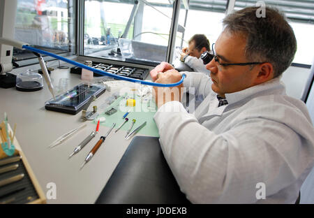 Nyon, Suisse. 12 mai, 2014. Nyon, Suisse - 12 mai 2014 : Des images de l'usine de montres Hublot | Conditions de crédit dans le monde entier : dpa/Alamy Live News Banque D'Images