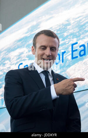 Paris, France. 19 Juin, 2017. Julien Mattia / Le Pictorium - Emmanuel Macron au Bourget - 19/06/2017 - France / Seine-Saint-Denis / Le Bourget - Emmanuel Macron en compagnie de Thomas Pesquet le astonaut français de retour de la station spatiale internationale. Emmanuel Macron inaugure le Salon du Bourget. Crédit : LE PICTORIUM/Alamy Live News Banque D'Images