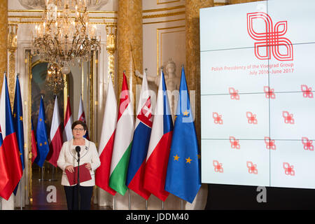 Varsovie, Pologne. 19 Juin, 2017. Le Premier ministre polonais Beata Szydlo parle pendant les premiers ministres des pays du Groupe de Visegrad réuni au Château Royal de Varsovie, Pologne, 19 juin 2017. - Aucun FIL SERIVCE - Photo : Jan A. Nicolas/dpa/Alamy Live News Banque D'Images