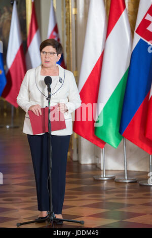 Varsovie, Pologne. 19 Juin, 2017. Le Premier ministre polonais Beata Szydlo parle pendant les premiers ministres des pays du Groupe de Visegrad réuni au Château Royal de Varsovie, Pologne, 19 juin 2017. - Aucun FIL SERIVCE - Photo : Jan A. Nicolas/dpa/Alamy Live News Banque D'Images