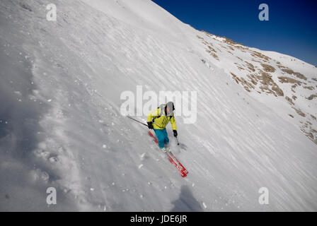 Ski hors piste à l'arrière du Grand Monte, vedette de la Glacier d'Argentière Banque D'Images