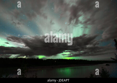 Les Aurores Boréales apparaissent dans des pays a également appelé l'Aurora Borealis Banque D'Images