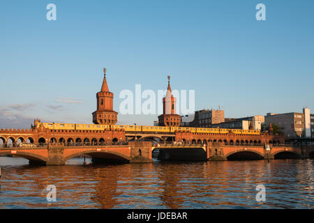 Oberbaum Bridge, Berlin, Allemagne - Oberbaumbruecke à Berlin, Allemagne Banque D'Images