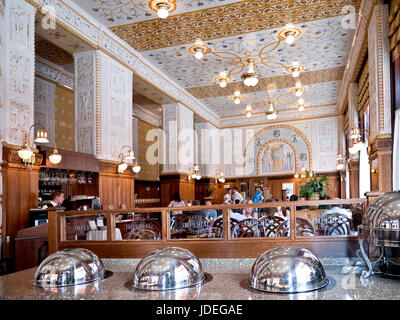 Intérieur du Restaurant Café Imperial de Prague dans la rue Na Poříčí. République tchèque. Banque D'Images