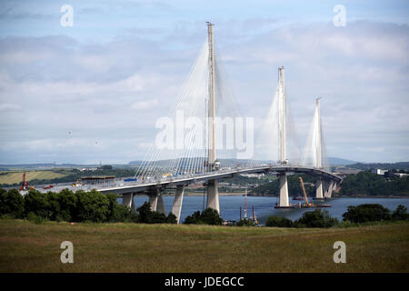 Une vue générale du nouveau Queensferry Crossing bridge de South Queensferry. Le nouveau pont sera ouvert à la circulation le 30 août les ministres ont annoncé. Banque D'Images