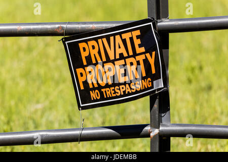 'Propriété privée' sign on clôture sur ranch Banque D'Images