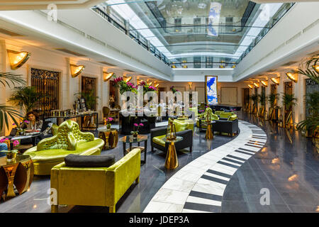 Entrée et salon avec carrelage du clavier du piano du 5 étoiles luxueux Hôtel Aria sur le thème de la musique, Budapest, capitale de la Hongrie, de l'Europe centrale Banque D'Images