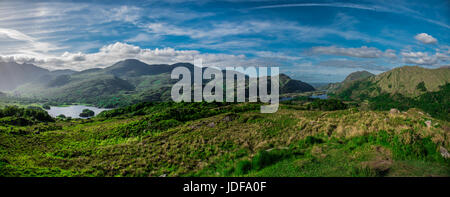 Ladies View Panorama à Killarney, Irlande. Un scenic donnent sur le long de la N71 partie de l'Anneau du Kerry, dans le Parc National de Killarney Banque D'Images