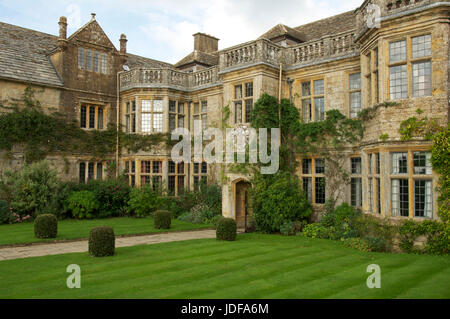 Mapperton House dans le Dorset. Ce pittoresque stately home featured comme lieu dans le film de 2015 le roman de Thomas Hardy, loin de la foule. Banque D'Images