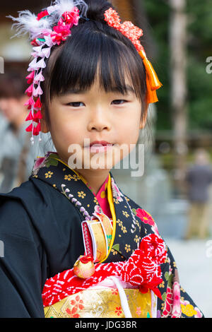 Japanese Girl célèbre le 'Shichi-go-san' - un rite de passage traditionnel et jour de festival au Japon Banque D'Images