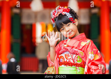 Japanese Girl célèbre le 'Shichi-go-san' - un rite de passage traditionnel et jour de festival au Japon Banque D'Images