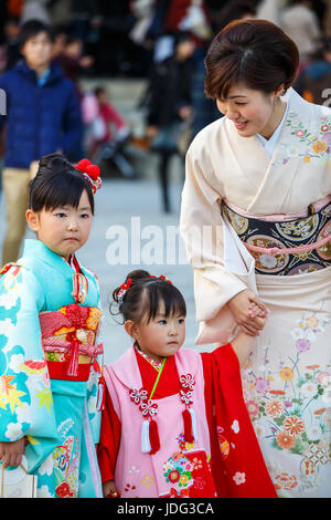 Japanese Girl célèbre le 'Shichi-go-san' - un rite de passage traditionnel et jour de festival au Japon Banque D'Images