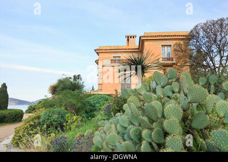 France, Var (83), le Cavalaire-sur-Mer, le domaine du Rayol, l'Hôtel de la mer et le jardin des Canaries (utilisation Presse et édition livre uniquem Banque D'Images