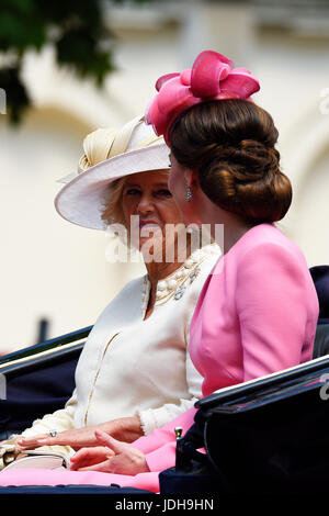 Duchesses de Cambridge et Cornwall à Trooping the Colour 2017, The Mall, Londres, Royaume-Uni Banque D'Images