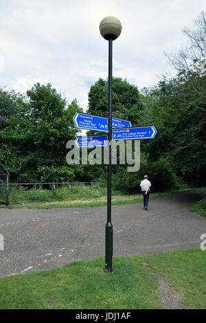 Le Marriot's Way (pistes) & pedalways signes, Parc Wensum Norwich, UK Banque D'Images
