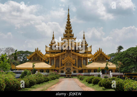 Kanbawzathadi Palace est un palais à Bago, le Myanmar. L'ancien palais, construit pour le Roi Bayinnaung en 1556 Banque D'Images