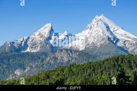 Le mont enneigé de pics de montagne Watzmann ridge en Alpes bavaroises. Paysage panoramique du parc national de Berchtesgaden highland allemand. Banque D'Images