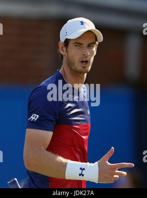 La société britannique Andy Murray réagit lors de son match contre l'Australie Jordanie Thompson au cours de la deuxième journée de l'AEGON Championships 2017 au Queen's Club de Londres. Banque D'Images