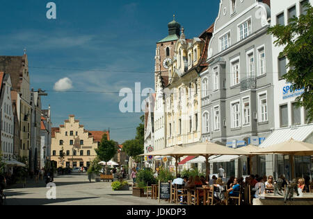 L'Europe, Allemagne, Bavière, Berlin, Theresienstrasse, regardez à la chère femme, la cathédrale , Europa, Deutschland, Bayern, Theresienstraße, Blick zum Banque D'Images