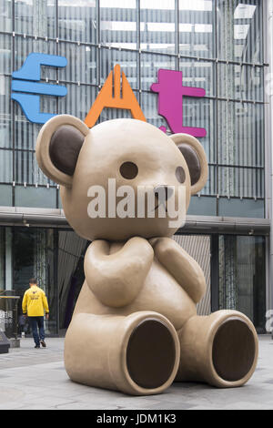 Shanghai, Shanghai, Chine. 21 Juin, 2017. Une sculpture géante de l'ours en peluche peut être ssen à Shanghai, le 21 juin 2017. Crédit : SIPA Asie/ZUMA/Alamy Fil Live News Banque D'Images