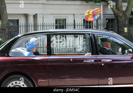 Londres, Royaume-Uni. 21 Juin, 2017. La reine Elizabeth et le Prince Charles d'arriver pour l'ouverture du parlement. Juin 2017 London, UK stock photo, stock, photographie, image, photo Credit : Lorna Roberts/Alamy Live News Banque D'Images