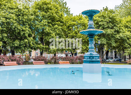 Montréal, Canada - le 26 mai 2017 : l'ordre de Saint Louis Fontaine square park à Montréal sur le Plateau Mont Royal dans la région du Québec Banque D'Images