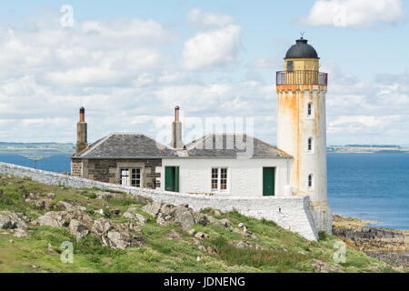 Île de mai, d'Anstruther, Ecosse - 'désaffectées faible lumière' phare, maintenant utilisée comme un observatoire d'oiseaux et field station Banque D'Images
