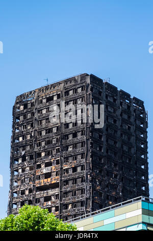 Tour de Grenfell, incendie au nord de Kensington, Londres, Angleterre, Royaume-Uni Banque D'Images