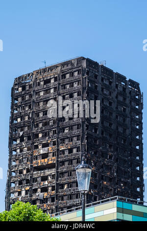 Tour de Grenfell, incendie au nord de Kensington, Londres, Angleterre, Royaume-Uni Banque D'Images