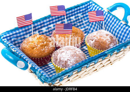 Le 4 juillet des cupcakes avec mini-drapeaux. Studio Photo Banque D'Images