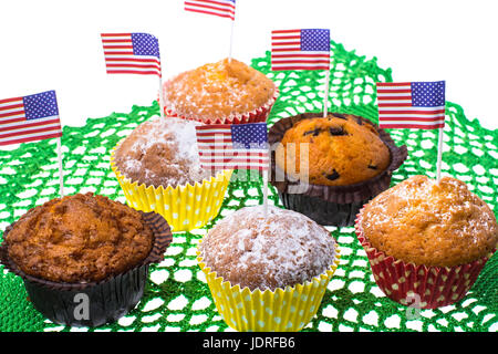 Le 4 juillet des cupcakes avec mini-drapeaux. Studio Photo Banque D'Images