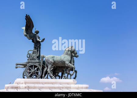 Le quadrige dell'Unità sur le sommet de la Victor Emmanuel II bâtiment dans la ville de Rome, Italie Banque D'Images