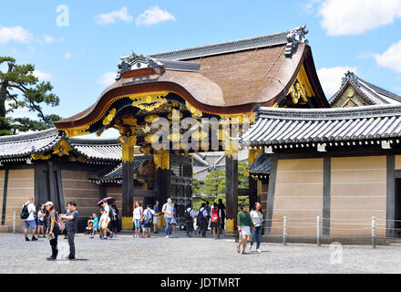 Le hall porte intérieure (Kara-mon Gate) Château de Nijo, Kyoto, Japon Banque D'Images