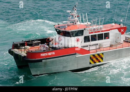 Le transfert de l'équipage de Nefyn Porth Navire au parc éolien offshore de Rampion Banque D'Images