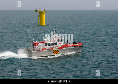 L'équipage du navire de transfert de Nefyn Porth (CTV) au parc éolien offshore de Rampion Banque D'Images