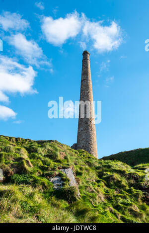 Calcinateur Cheminée à Botallack chantiers, Cornwall, UK. Banque D'Images