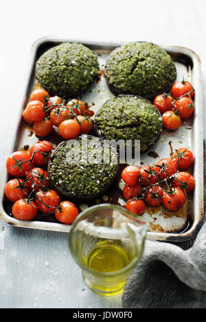 Assiette de tomates et salade haché Banque D'Images